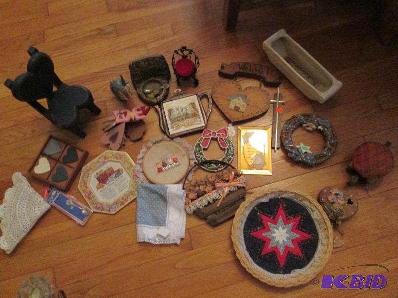 lot 161 image: mixed lot of household dcor and pictures...