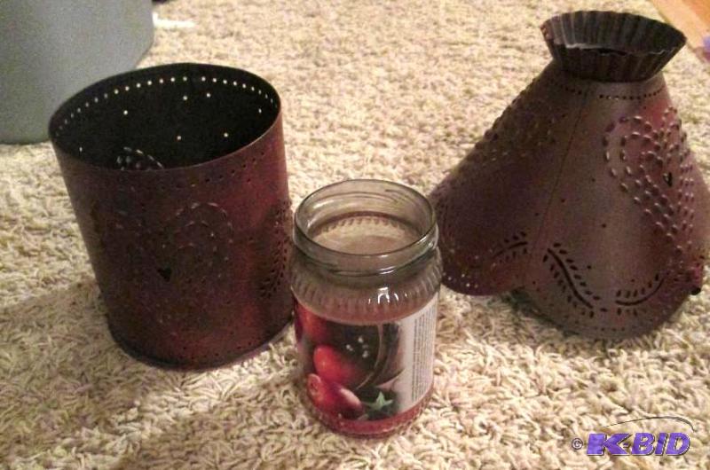 lot 190 image: apple cinnmon candle with decorative candle h...
