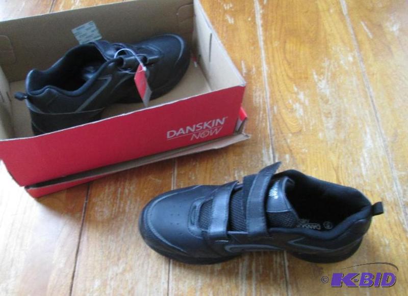 lot 196 image: Danskin now black mens shoes, 10W...