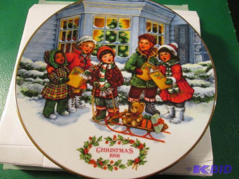 lot 239 image: Christmas 1991 decorative plate, christmas ca...