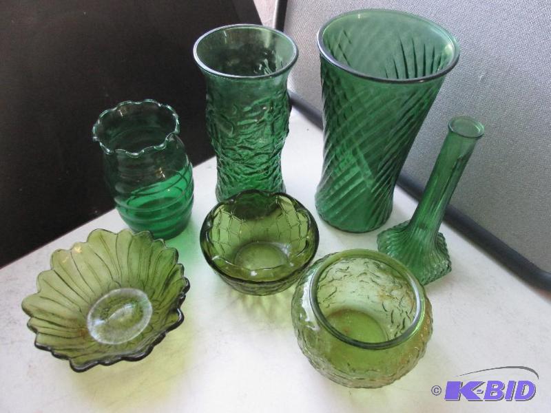 lot 258 image: Assorted vintage green glass, many unique des...