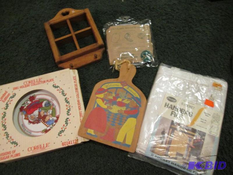 lot 30 image: 1991 special edition holiday plate, white dec...