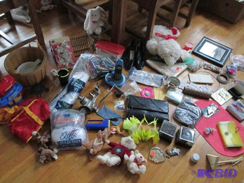 lot 310 image: Huge lot of vintage items, decor, household, ...