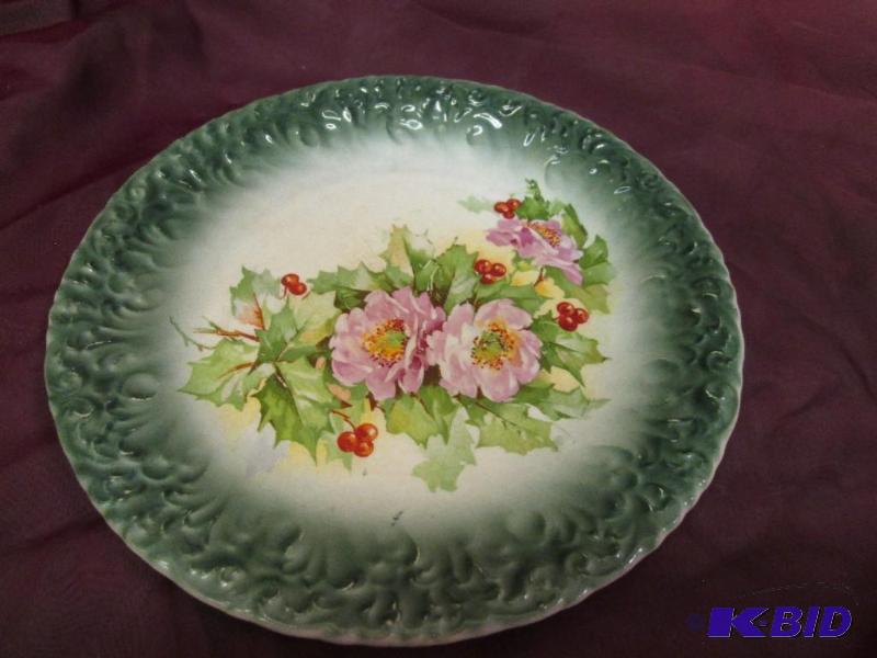 lot 319 image: LaBelle China plate with Christmas flowers 9...