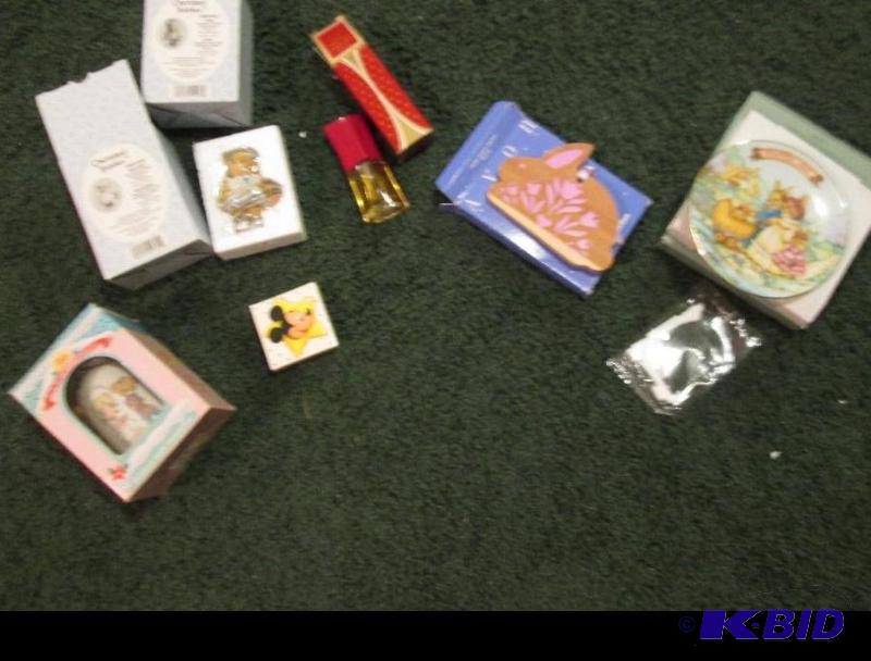 lot 32 image: mixed lot of Avon collectables with precious ...