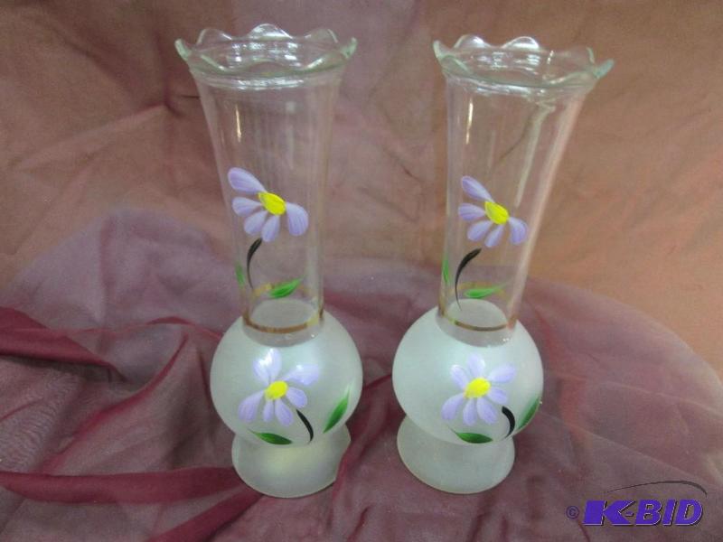 lot 326 image: Hand painted purple flower vases...