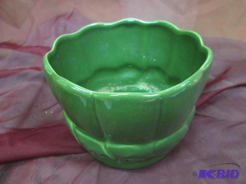 lot 336 image: Green pot 5.5...