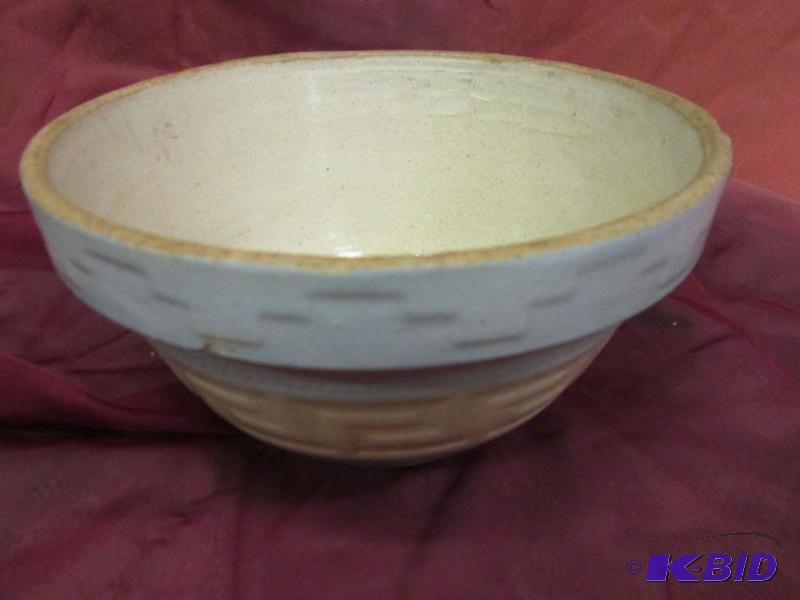 lot 343 image: Blue accented bowl, 8...