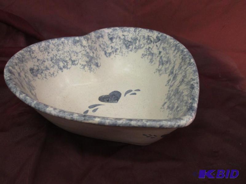 lot 355 image: Blue accent heart bowl...