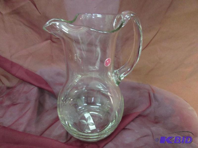 lot 360 image: Etched glass pitcher, made in Roumania, 10 ta...