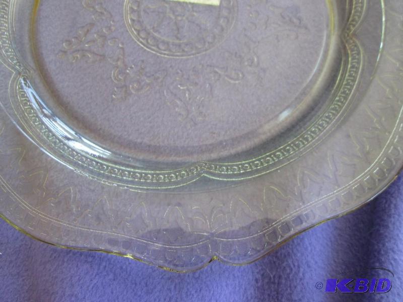 lot 363 image: Amber serving plate with raised design...