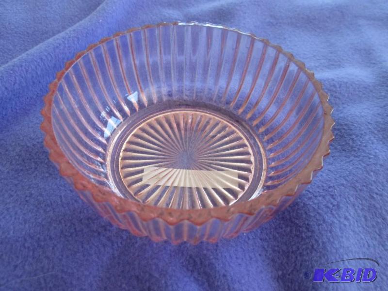 lot 368 image: Depression glass pink sauce bowl...
