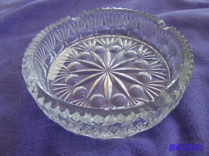 lot 370 image: Crystal ashtray...