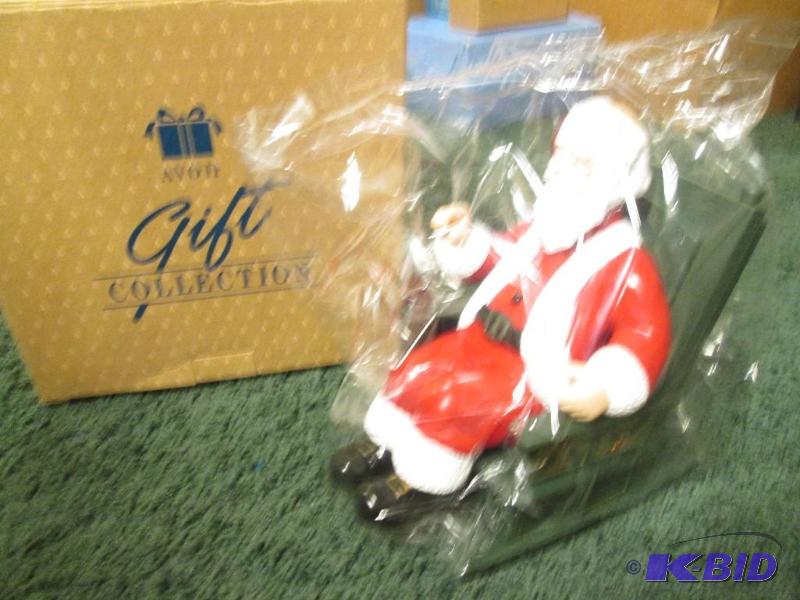 lot 4 image: Avon, the magic of Christmas table decoration...