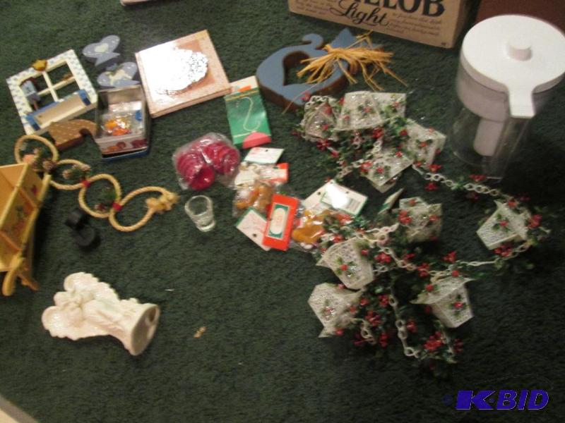 lot 43 image: lot of holiday dcor...
