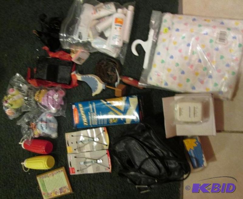 lot 46 image: mixed lot of household dcor and appliances...