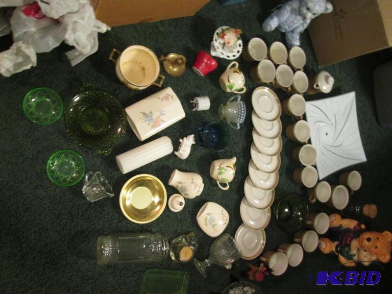lot 47 image: mixed lot of kitchen wear 14 karot gold rims,...