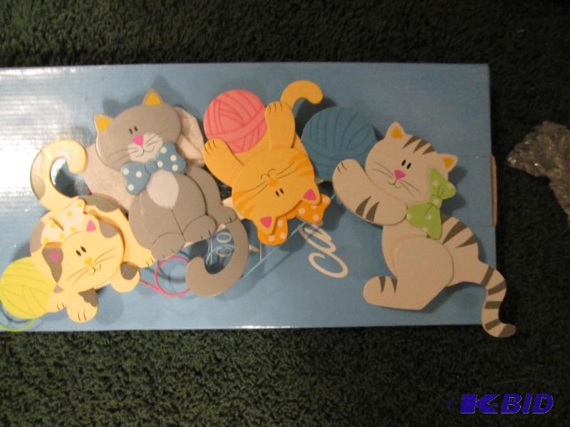 lot 50 image: friskey felines corner sitter Avon 2004...