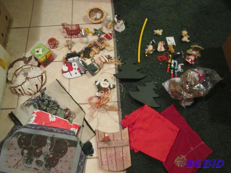 lot 54 image: Lot of assorted Holiday and Christmas decor...