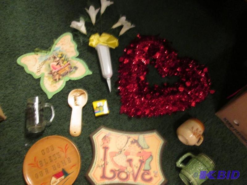 lot 58 image: mixed lot of holiday decorations...