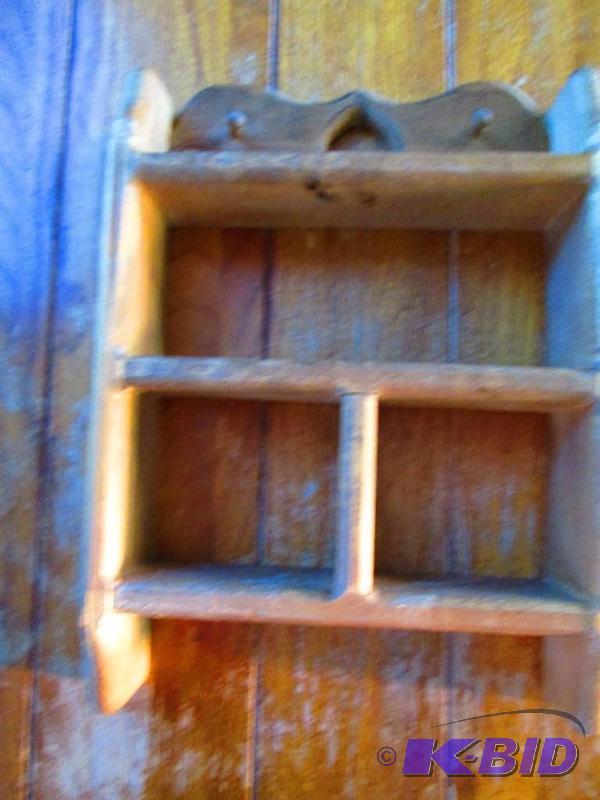 lot 82 image: wooden wall hang shelf with hearts...