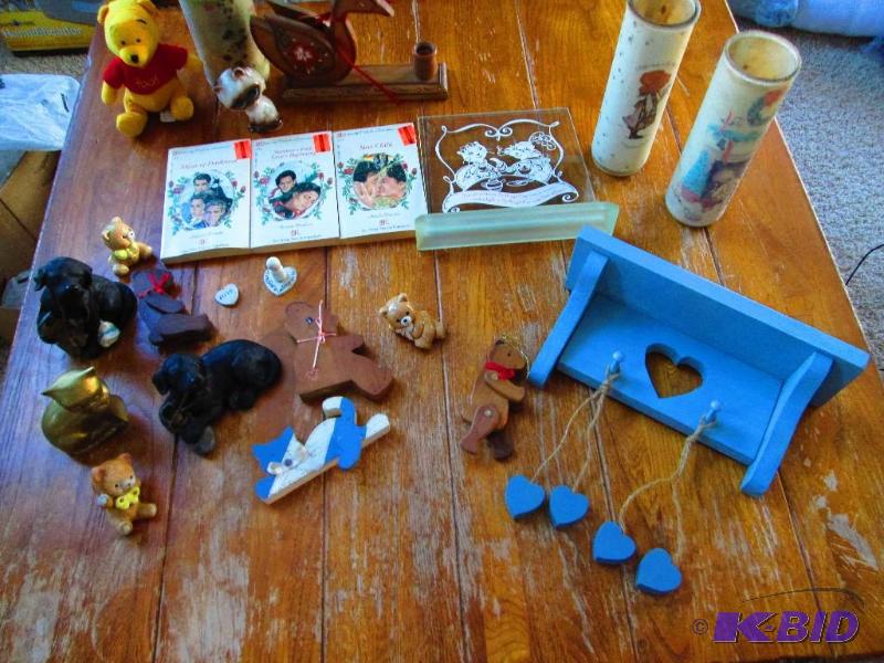 lot 84 image: mixed lot of household dcor and collectables...