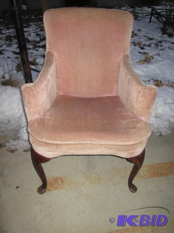 lot 89 image: vintage pink chair...