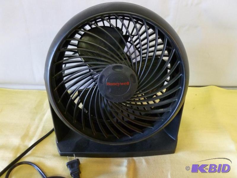 lot 111 image: Honeywell three speed adjustable tabletop fan...