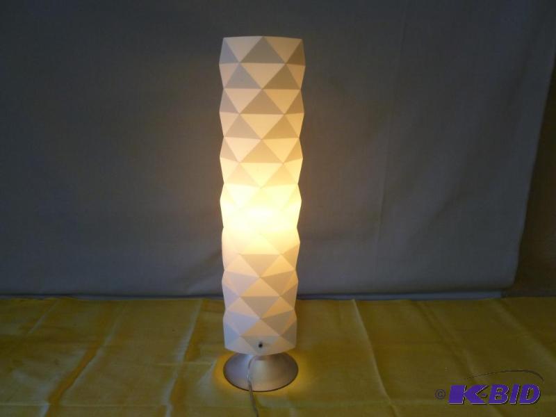 lot 124 image: Floor tower light that measures 27 14" ...