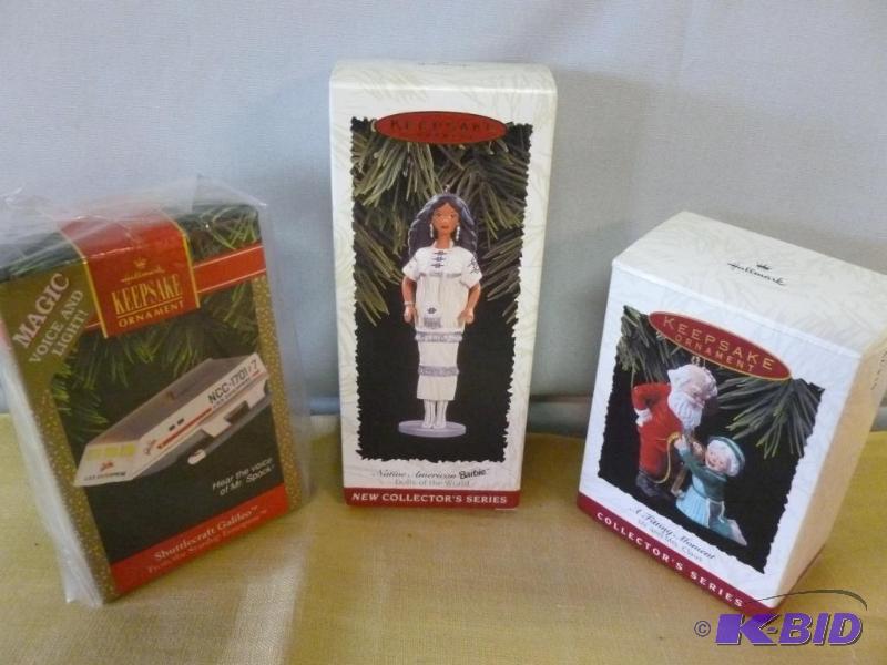 lot 133 image: Lot of three collectible Hallmark Christmas t...