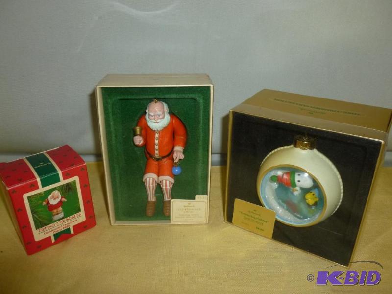 lot 135 image: Lot of three collectible Hallmark Christmas t...