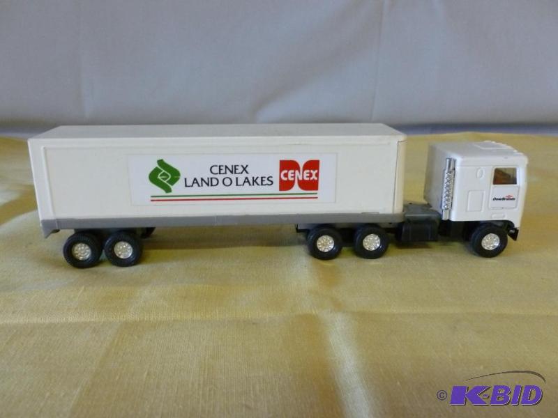 lot 46 image: Collectible Ertl - Cenex Land O Lakes me...