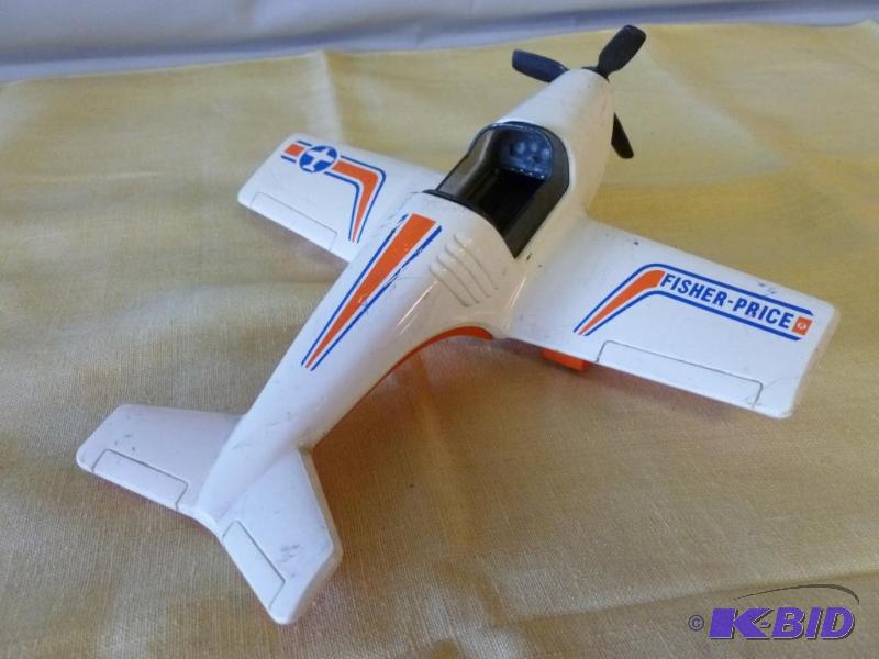lot 48 image: Vintage 1974 Fisher Price 306 heavy gage plas...