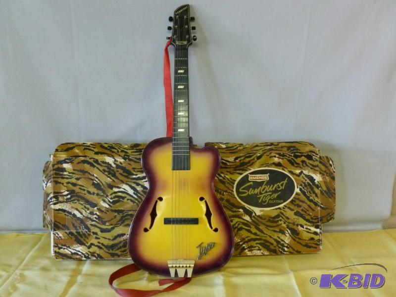 lot 50 image: Vintage Emenee&nbspSunburst Tiger Model 1669...