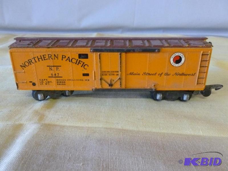lot 59 image: Vintage American Flyer 027 boxcar that measur...