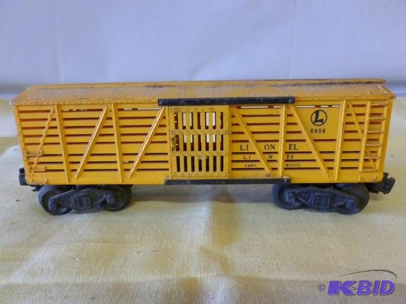 lot 60 image: Vintage Lionel 027 boxcar that measures 9&quo...