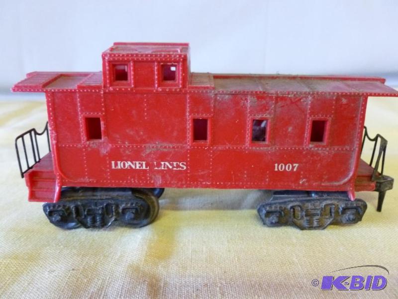 lot 62 image: Vintage Lionel 027 caboose car that measures ...