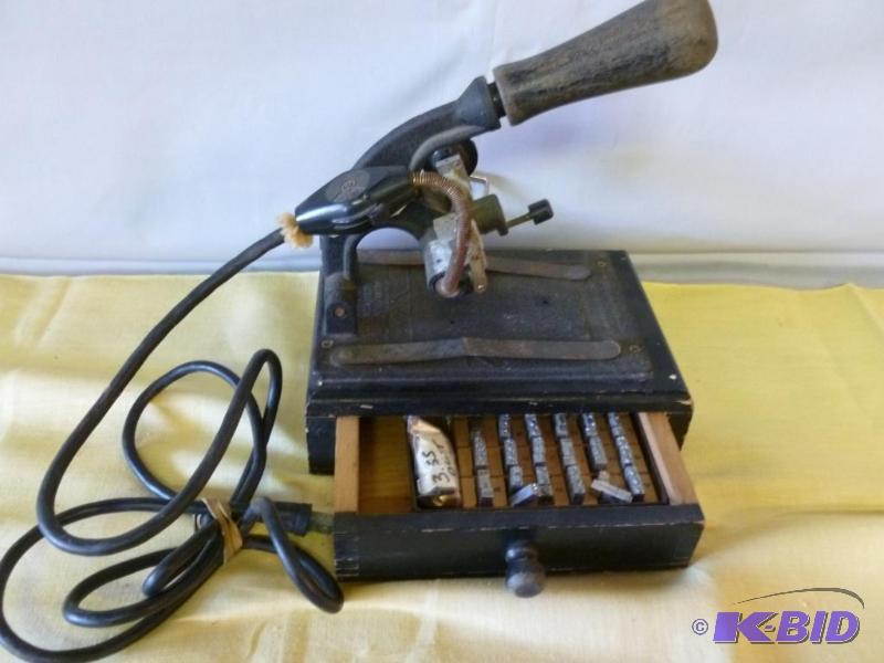 lot 73 image: Vintage Franklin Manufacturing Corp. electric...