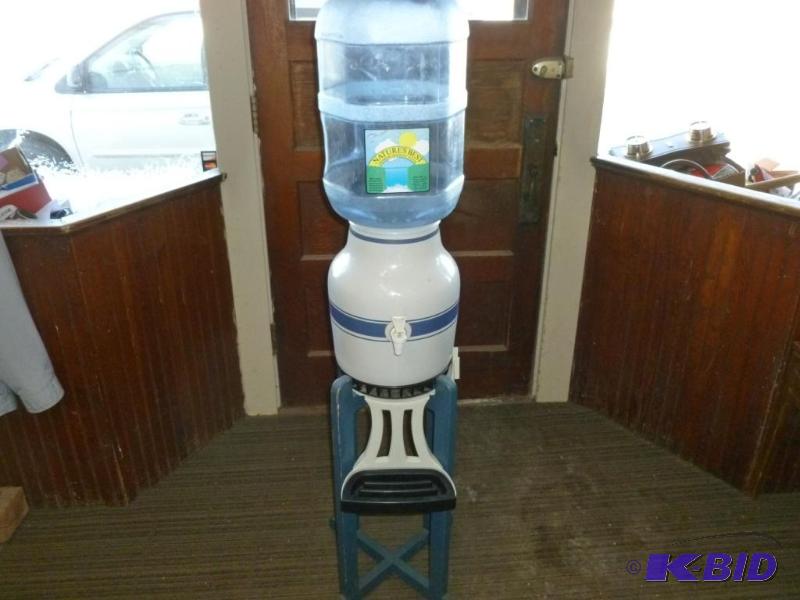 lot 78 image: Nice three piece water cooler setup that incl...