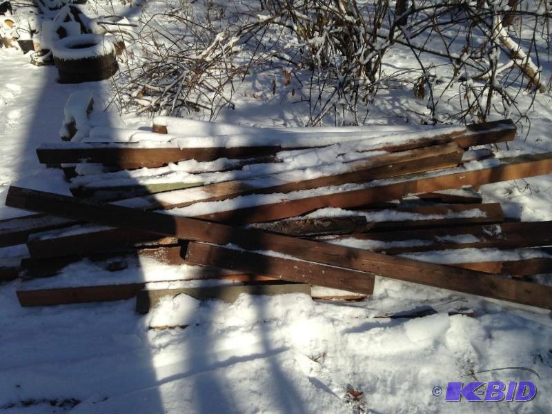 Lot of 4 x 4s most are 8 feet long