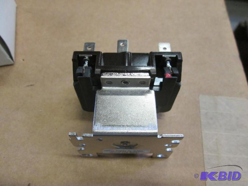 lot 103 image: Relay Switch