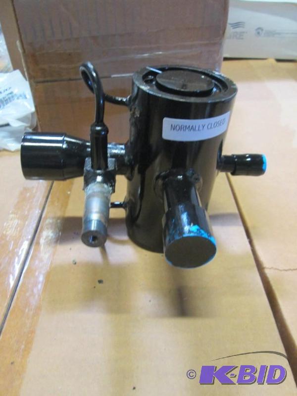 lot 148 image: Reversing Valve