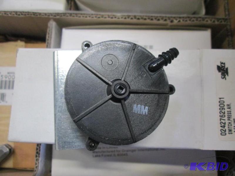 lot 179 image: 2 - Air Pressure Switches