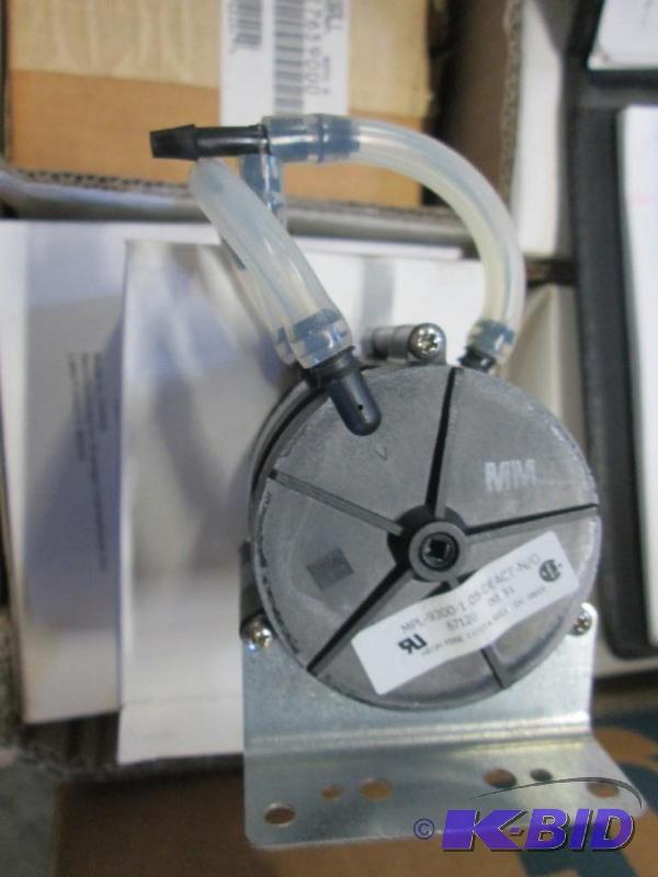 lot 181 image: 2 - Pressure Switches