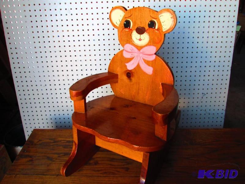 Kid or doll teddy bear chair, super cute....