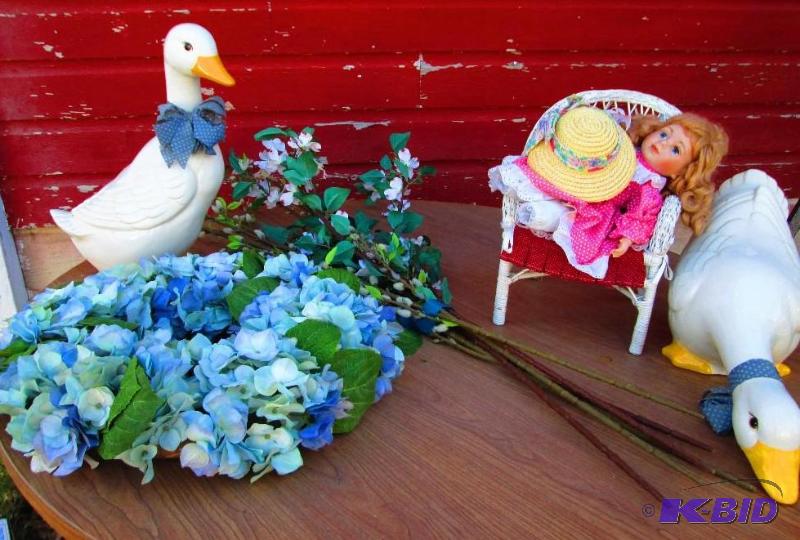 Lot of assorted goose theme decor...