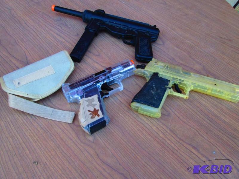 Lot of assorted pellet guns...