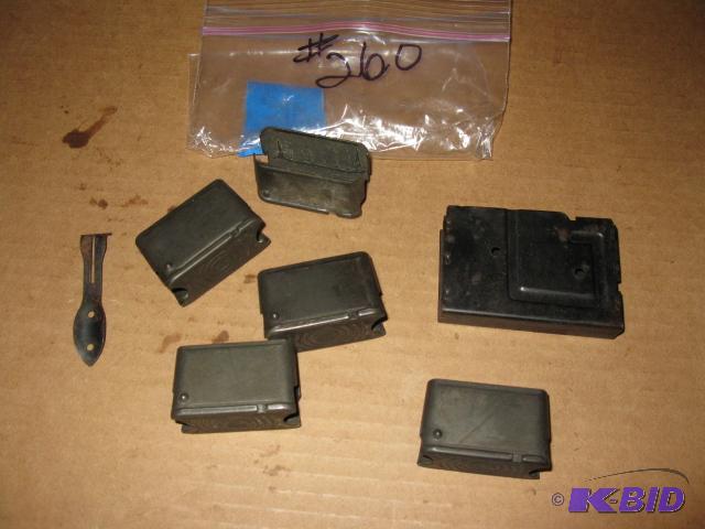 lot 260 image: Assorted clips, application unknown...