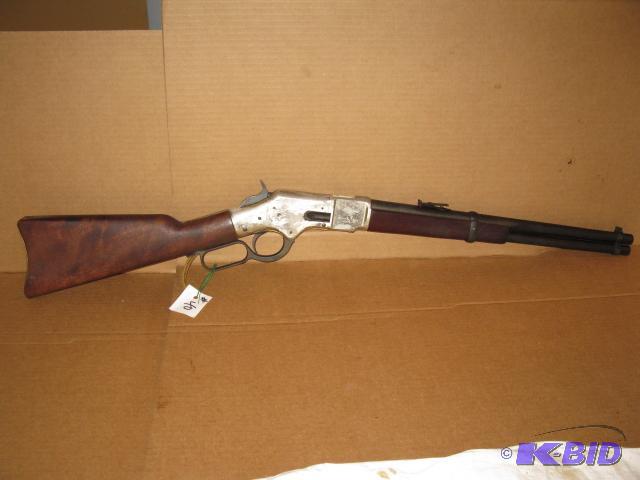 lot 40 image: Western lever action rifle replica, all metal...