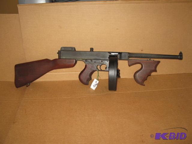 lot 54 image: Thompson Submachine gun, model of 1921, no 13...